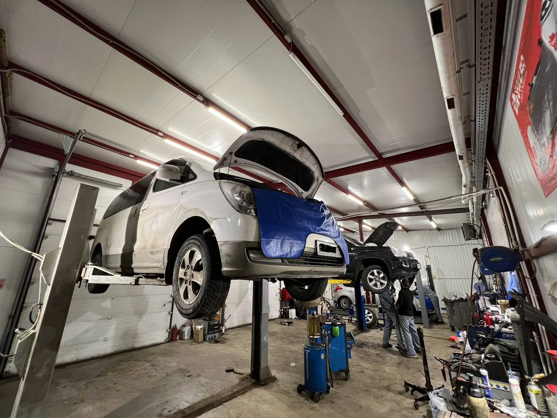 Реальная ремзона автосервиса Автооптимист